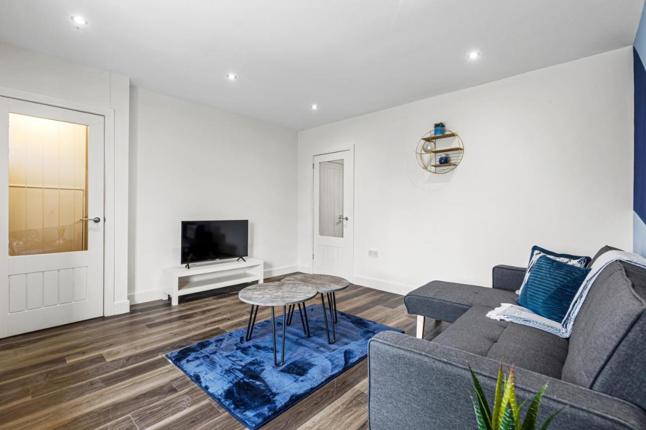 Walsall - 4 Bedroom House, Wi-Fi, Garden , Sleeps 8 - Jrr Stays Bescot 외부 사진