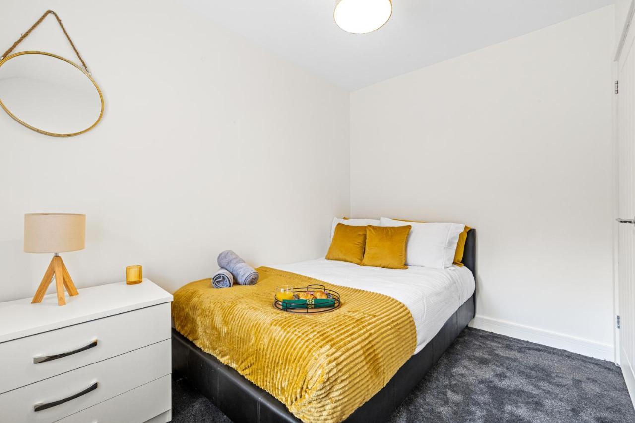 Walsall - 4 Bedroom House, Wi-Fi, Garden , Sleeps 8 - Jrr Stays Bescot 외부 사진