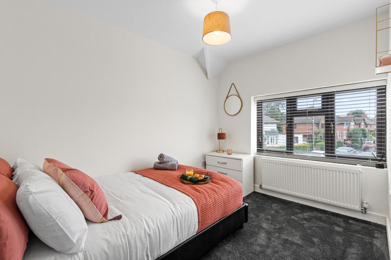 Walsall - 4 Bedroom House, Wi-Fi, Garden , Sleeps 8 - Jrr Stays Bescot 외부 사진